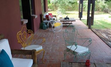 SE VENDE CASA QUINTA SOBRE LOTE DE 1400M2 EN ABBOTT