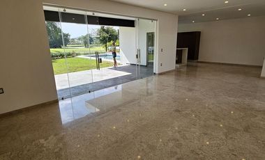 Casa nueva en venta en Paraíso Country Club, Morelos.
