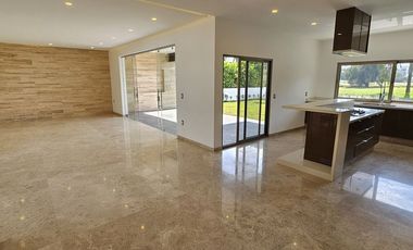 Casa nueva en venta en Paraíso Country Club, Morelos.