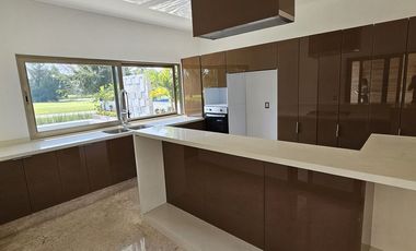 Casa nueva en venta en Paraíso Country Club, Morelos.