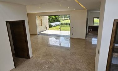 Casa nueva en venta en Paraíso Country Club, Morelos.