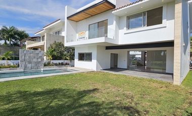 Casa nueva en venta en Paraíso Country Club, Morelos.