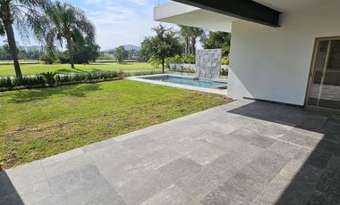 Casa nueva en venta en Paraíso Country Club, Morelos.