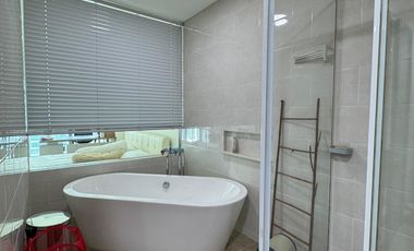 Rent Apartment St. Moritz Presidential Suite Tower Kembangan Full Furnished 300 Jt/Year Nego