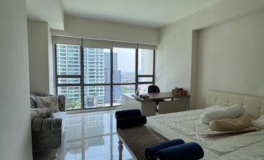 Rent Apartment St. Moritz Presidential Suite Tower Kembangan Full Furnished 300 Jt/Year Nego
