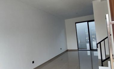 DIJUAL RUMAH BEST VIEW DEPAN TAMAN DI TEMBALANG SEMARANG