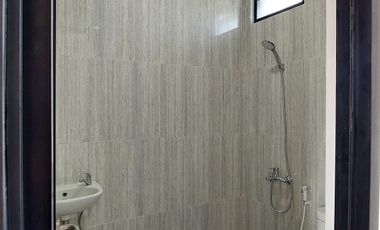 DIJUAL RUMAH BEST VIEW DEPAN TAMAN DI TEMBALANG SEMARANG