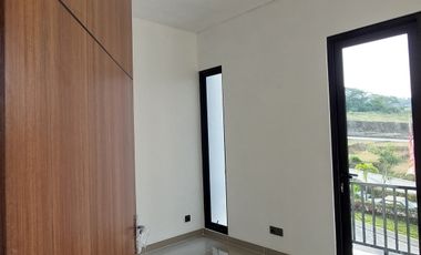 DIJUAL RUMAH BEST VIEW DEPAN TAMAN DI TEMBALANG SEMARANG