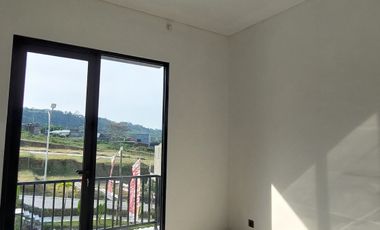 DIJUAL RUMAH BEST VIEW DEPAN TAMAN DI TEMBALANG SEMARANG