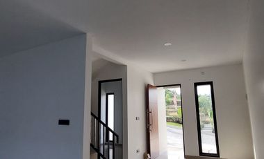 DIJUAL RUMAH BEST VIEW DEPAN TAMAN DI TEMBALANG SEMARANG