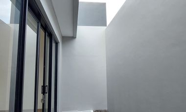 DIJUAL RUMAH BEST VIEW DEPAN TAMAN DI TEMBALANG SEMARANG