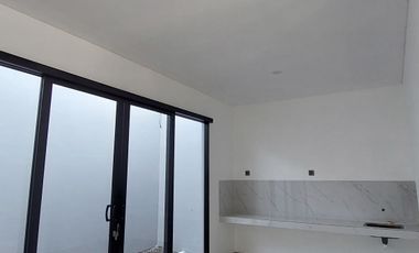 DIJUAL RUMAH BEST VIEW DEPAN TAMAN DI TEMBALANG SEMARANG