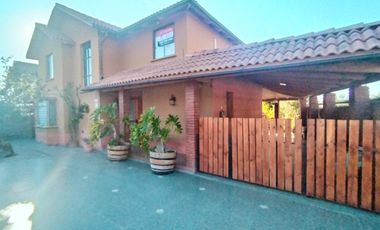 GRAN CASA ESQUINA EN CIUDAD DE LOS VALLES