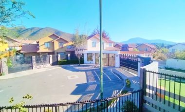 GRAN CASA ESQUINA EN CIUDAD DE LOS VALLES
