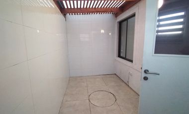 HERMOSA CASA SEMI NUEVA CON PISCINA