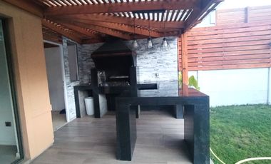 HERMOSA CASA SEMI NUEVA CON PISCINA