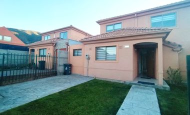 HERMOSA CASA SEMI NUEVA CON PISCINA