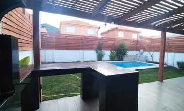 HERMOSA CASA SEMI NUEVA CON PISCINA