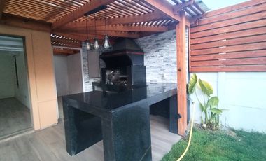 HERMOSA CASA SEMI NUEVA CON PISCINA