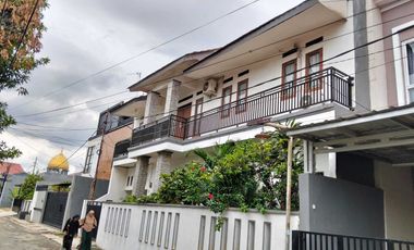 Rumah Mewah Dalam Komplek di Jatiwaringin Bekasi