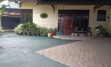 Rumah Halaman Luas Furnished di JL Kaliurang KM 6.5 Dekat UGM