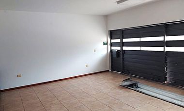 Venta Casa de 3 dormitorios y garaje para 2 autos - La Tablada, Rosario