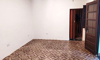 Venta Casa de 3 dormitorios y garaje para 2 autos - La Tablada, Rosario