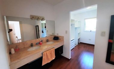 Casa en venta - 3 Dormitorios 4 Baños - Cochera - 1.500Mts2 - Haras del Sur I, La Plata