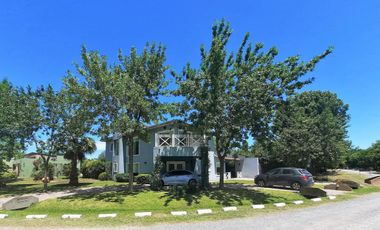 Casa en venta - 3 Dormitorios 4 Baños - Cochera - 1.500Mts2 - Haras del Sur I, La Plata