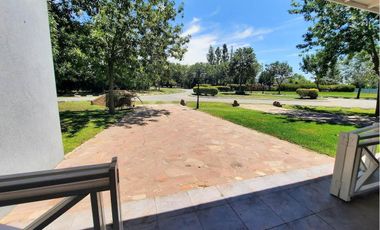 Casa en venta - 3 Dormitorios 4 Baños - Cochera - 1.500Mts2 - Haras del Sur I, La Plata