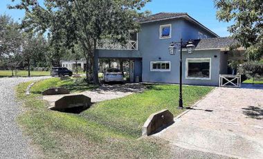 Casa en venta - 3 Dormitorios 4 Baños - Cochera - 1.500Mts2 - Haras del Sur I, La Plata