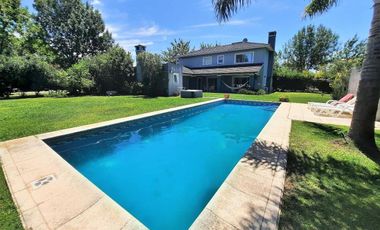 Casa en venta - 3 Dormitorios 4 Baños - Cochera - 1.500Mts2 - Haras del Sur I, La Plata