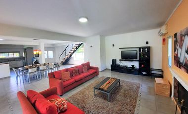 Casa en venta - 3 Dormitorios 4 Baños - Cochera - 1.500Mts2 - Haras del Sur I, La Plata
