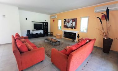 Casa en venta - 3 Dormitorios 4 Baños - Cochera - 1.500Mts2 - Haras del Sur I, La Plata