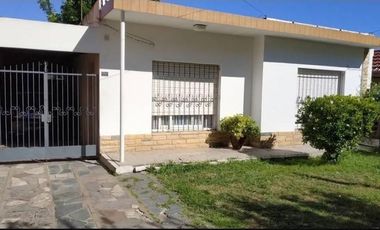 Casa en venta - 2 Dormitorios 1 Baño 1 Cochera - 358Mts2 - San Antonio De Padua