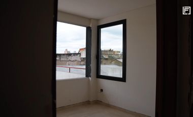 Departamento en venta 2 Ambientes al frente con terraza privada – San Martín