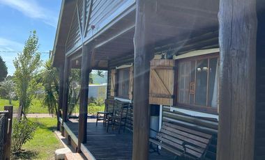 Casa Cabaña en calle 25 esquina 106