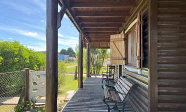 Casa Cabaña en calle 25 esquina 106