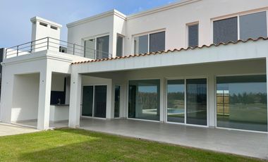 Casa en  alqui en barrio San Isidro Labrador al golf, Villanueva