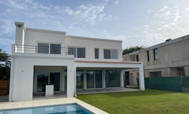 Casa en  alqui en barrio San Isidro Labrador al golf, Villanueva