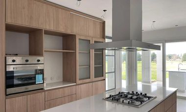 Casa en  alqui en barrio San Isidro Labrador al golf, Villanueva