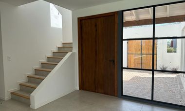 Casa en  alqui en barrio San Isidro Labrador al golf, Villanueva