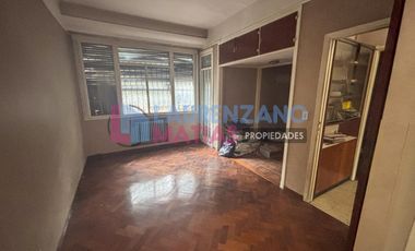 CASA SOBRE LOTE PROPIO 8,66 X 35 - AGRONOMIA