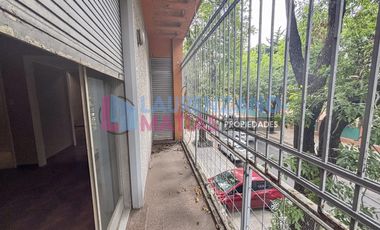 CASA SOBRE LOTE PROPIO 8,66 X 35 - AGRONOMIA