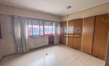 CASA SOBRE LOTE PROPIO 8,66 X 35 - AGRONOMIA