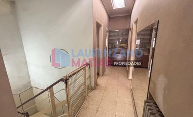 CASA SOBRE LOTE PROPIO 8,66 X 35 - AGRONOMIA