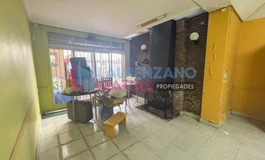 CASA SOBRE LOTE PROPIO 8,66 X 35 - AGRONOMIA