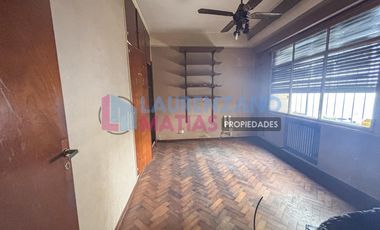 CASA SOBRE LOTE PROPIO 8,66 X 35 - AGRONOMIA