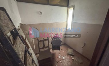 CASA SOBRE LOTE PROPIO 8,66 X 35 - AGRONOMIA