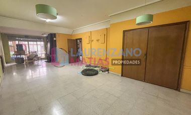 CASA SOBRE LOTE PROPIO 8,66 X 35 - AGRONOMIA